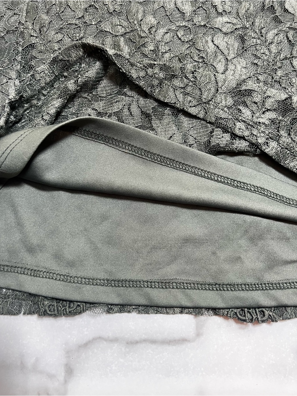 Sleeveless Lace Mock Neck Top - Olive Green Size Large - Picture 6 of 7